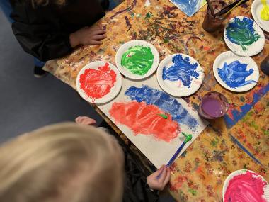 Kreativ leg med maling